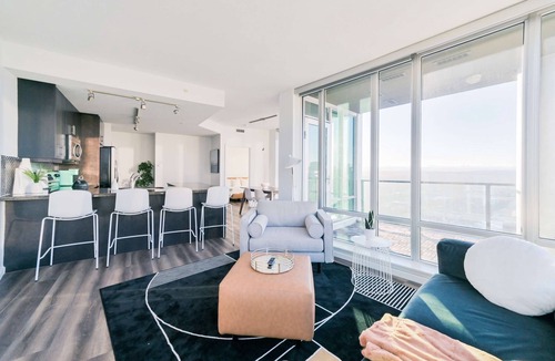 Victoria Park Apartment | City View | Stylish Condo | 2 King Beds + Ensuites
