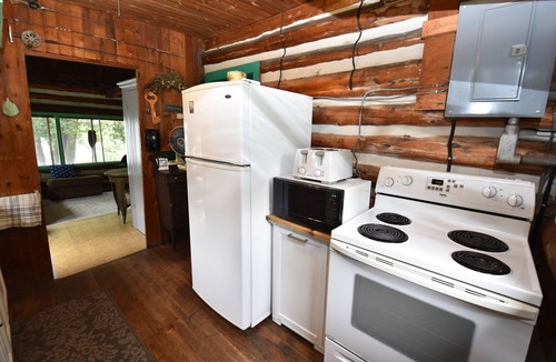 Beckwith Cottage | Classic log cottage on Mississippi Lake 5 min to Carleton Place 30 min to Ottawa