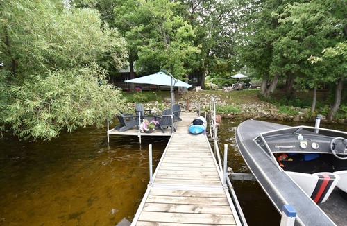 Beckwith Cottage | Classic log cottage on Mississippi Lake 5 min to Carleton Place 30 min to Ottawa