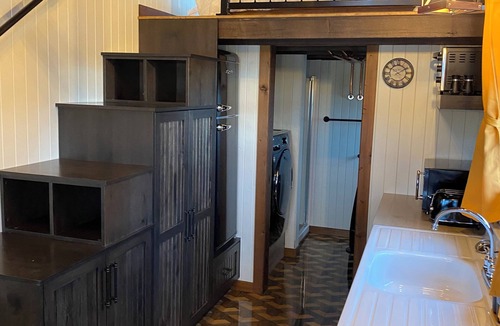 Division No. 3 Cottage | Classy Hillside Tiny House
