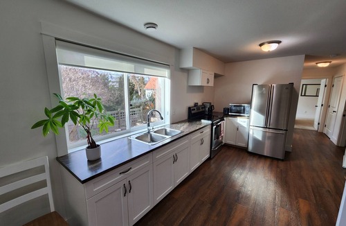 Vernon House | Clean, Serene, Private!