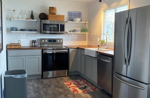 Baddeck House | Coast House on Baddeck Bay with Pano Views and Water Access