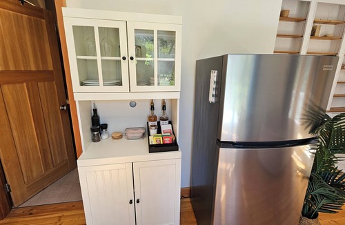Gibsons Apartment | Coastal Hideaway Private Suite