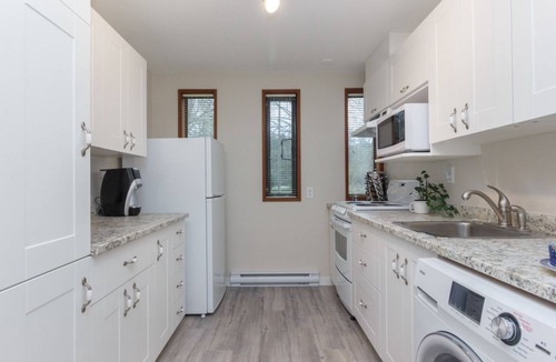 North Saanich Bed & Breakfast | Coles Bay Vacation Retreat
