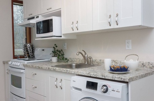 North Saanich Bed & Breakfast | Coles Bay Vacation Retreat
