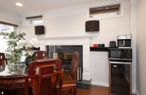 Arbutus Ridge Apartment | Comfort 2-BR Suite Near UBC– Private Entrance