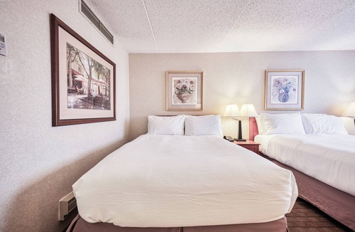 Parkhill-Stanley Park Hotel | Comfort for Everyone at Amenida Residences : Spacious Two-Bed Rooms Await!