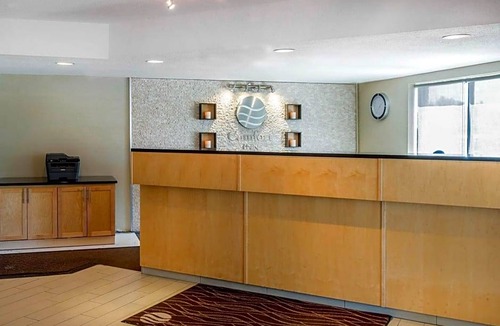North Bay Hotel | Comfort Inn Airport