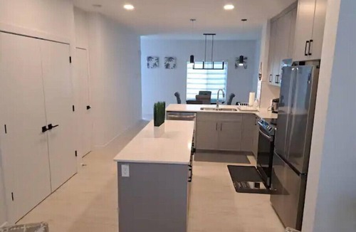 Northeast Edmonton House | Comfortable 2 Queen BRMs 1.5 BTH & Garage Parking