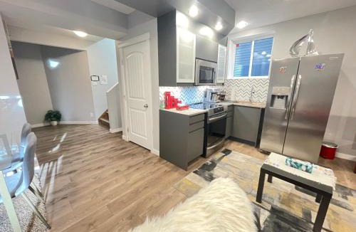 Evanston House | Comfortable and Beautiful Brand-New Suite BSMT-Two Bedroom, Two Washrooms
