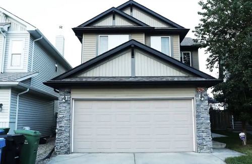 Cranston House | Comfortable and family-friendly 3BR House in Cranston w/AC