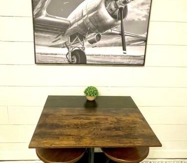 Long View House | Comfortable apartment, Near to Aviation Museum -Spruce Goose