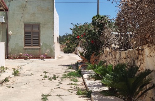 Marsala House | Comfortable facility in quiet setting. Large outdoor space, a few kilometers from the sea