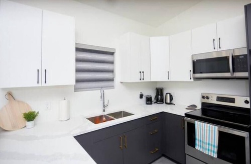 St. James House | Comfortable home near airport