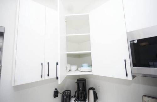 St. James House | Comfortable home near airport