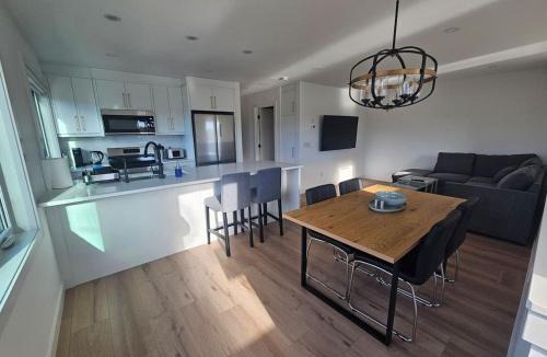 Montgomery House | Comfortable Home Near Hospitals and Parks