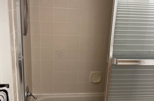 South Cambie Apartment | Comfortable, well located, 2 bedrooms in Vancouver
