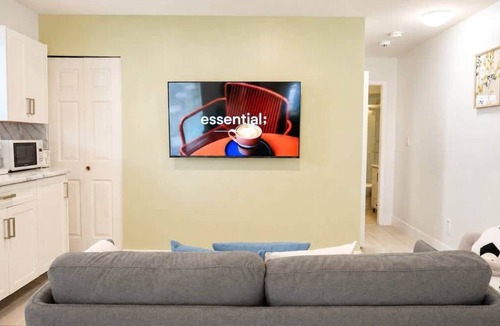 Killarney House | Comfy 2BR|3-min Walk to Bus|15-min Drive to DT/YVR