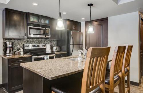 Copperstone Resort House | Comfy 2BR Minutes from Downtown with Hot Tub