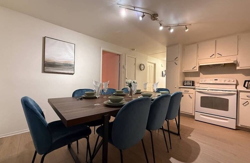 Pierrefonds-Roxboro Apartment | Comfy 3BR Pierrefonds | 2 Free Parking Spots