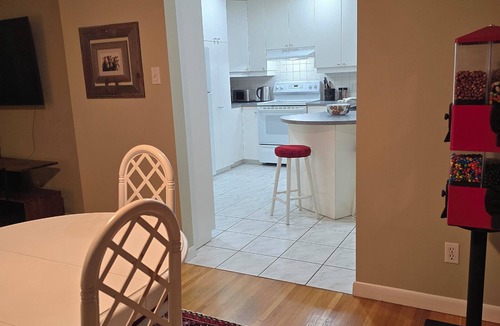Southwest Calgary House | Comfy and Clean 3 bedroom in Central SW location - close to almost everything!
