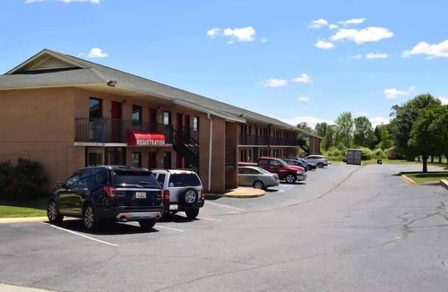 Richburg Hotel | Comfy Room w/Private Bath Near Charlotte Attractions – Relax After Exploring