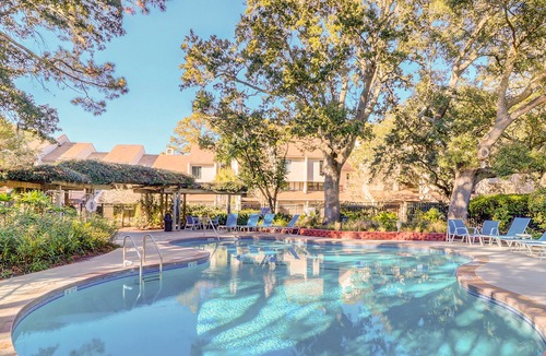 South Beach Condo | Condo steps away from beach with pool & view of Calibogue Sound