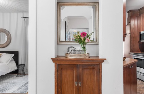 Downtown Edmonton House | CONNECT HOUSE - A charming 1930's bungalow in the heart of YEG