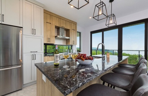 Saint-Joseph-de-la-Rive Ski Chalet | Contemporary house for an escapade with friends or family