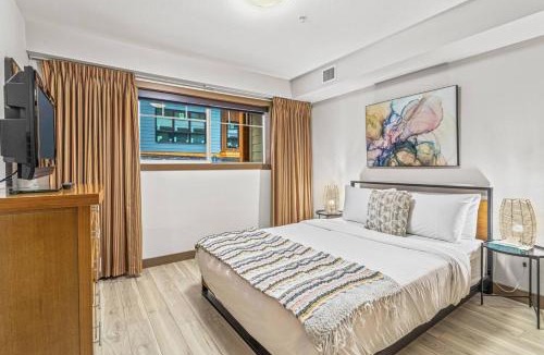 Copperstone Resort House | Contemporary 2BR with hot tub and Mountain Views