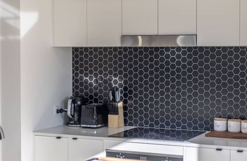 Greenbank House | Convenient Brandnew 4 Beds House, 5 mins to mall