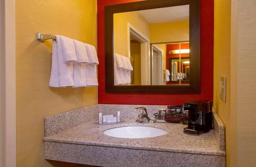 Durham Hotel | Convenient Countryside Stay! Free Parking, Pool, Near Parkside Town Commons