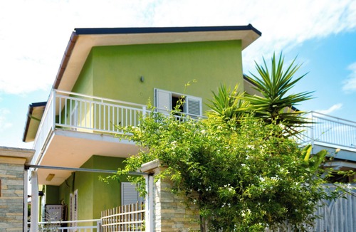 San Leone House | Coral Room