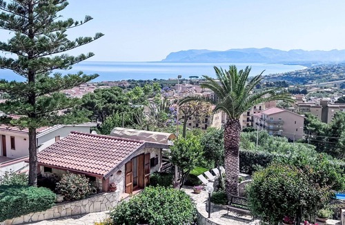 Castellammare del Golfo Apartment | Cosy apartment for 7 people with pool, A/C, WIFI, TV and balcony