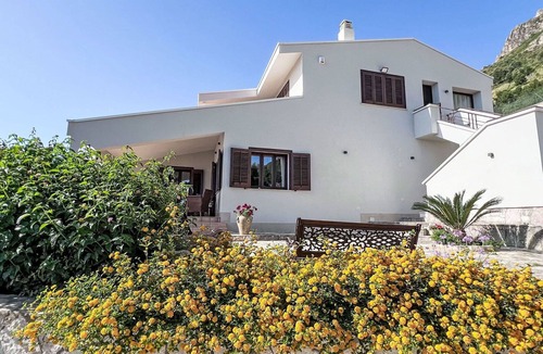 Castellammare del Golfo Apartment | Cosy apartment for 7 people with pool, A/C, WIFI, TV and balcony