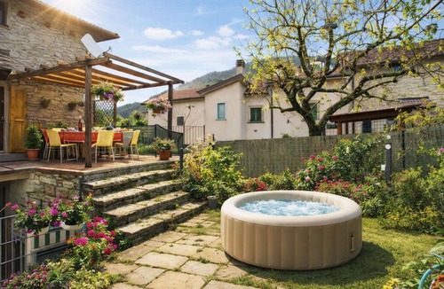 Palazzuolo sul Senio Apartment | Cosy apartment for 8 people with WIFI, hot tub, TV, patio and pets allowed