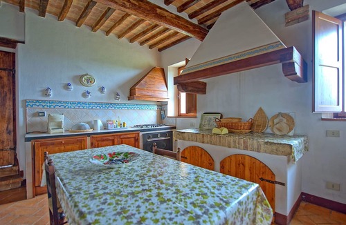 Monteroni d'Arbia Apartment | Cosy apartment for 4 people with WIFI, pool, patio and panoramic view, close to Siena