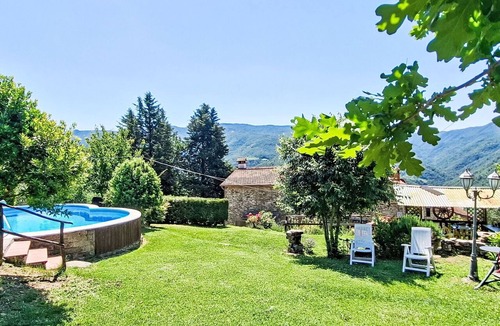 Dicomano Apartment | Cosy apartment for 4 guests with pool, WIFI, TV, patio and pets allowed