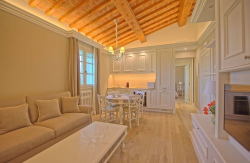 Vinci Apartment | Cosy apartment for 6 guests with WIFI, A/C, pool, TV and panoramic view
