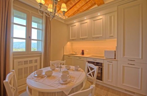 Vinci Apartment | Cosy apartment for 6 guests with WIFI, A/C, pool, TV and panoramic view