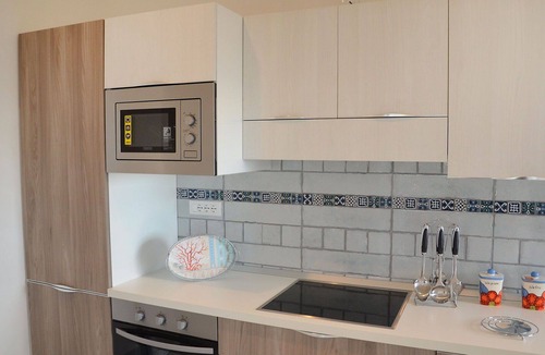 Terracina Apartment | Cosy apartment for 8 people with WIFI, pool, A/C, TV, balcony and pets allowed