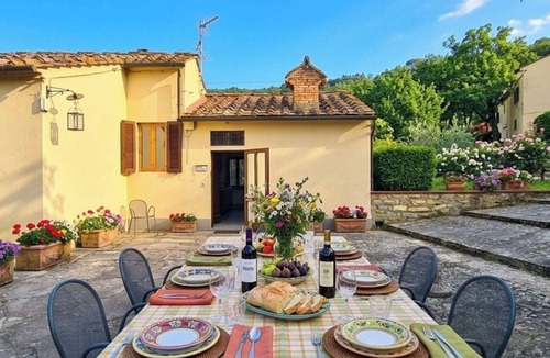 Montebonello Apartment | Cosy apartment for 11 people with WIFI, private pool and pets allowed