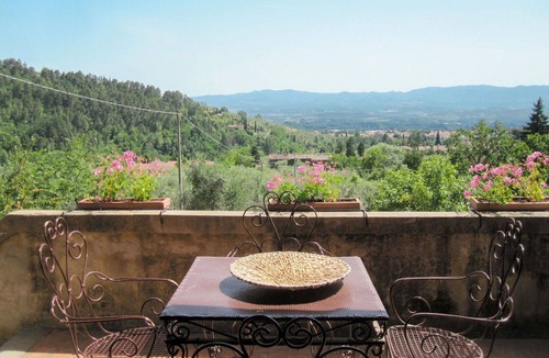 Pian di Sco House | Cosy apartment in villa for 4 guests with pool, WIFI, TV and terrace