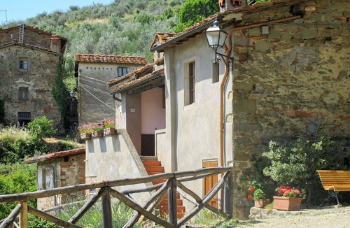 Pian di Sco House | Cosy apartment in villa for 4 guests with pool, WIFI, TV and terrace