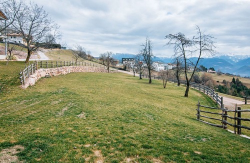 San Genesio Atesino Villa | Cosy apartment in villa for 4 people with WIFI, TV, patio and parking