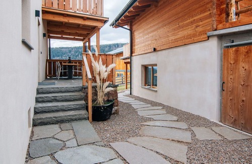 San Genesio Atesino Villa | Cosy apartment in villa for 4 people with WIFI, TV, patio and parking