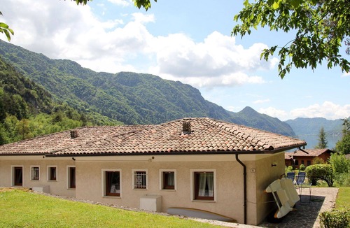 Vesta House | Cosy apartment in villa for 5 people with WIFI, TV, terrace and pets allowed