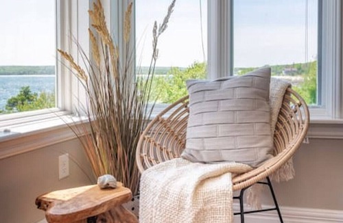 Port Mouton Cottage | Cosy Oceanfront Cottage - Hot Tub and Sauna