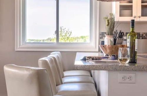 Port Mouton Cottage | Cosy Oceanfront Cottage - Hot Tub and Sauna