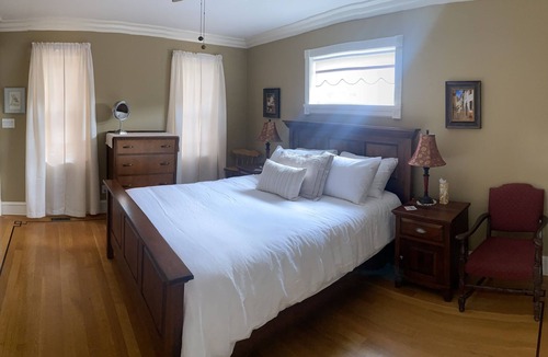 Central Saanich House | Country Classic